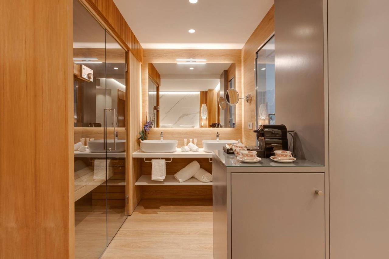 Hotel Boutique Mirlo Barcelona Exterior foto A bathroom in a hotel room